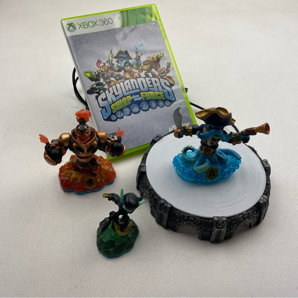 Skylanders Mixed Element Figure Lot With Xbox 360 Portal and game Bundle